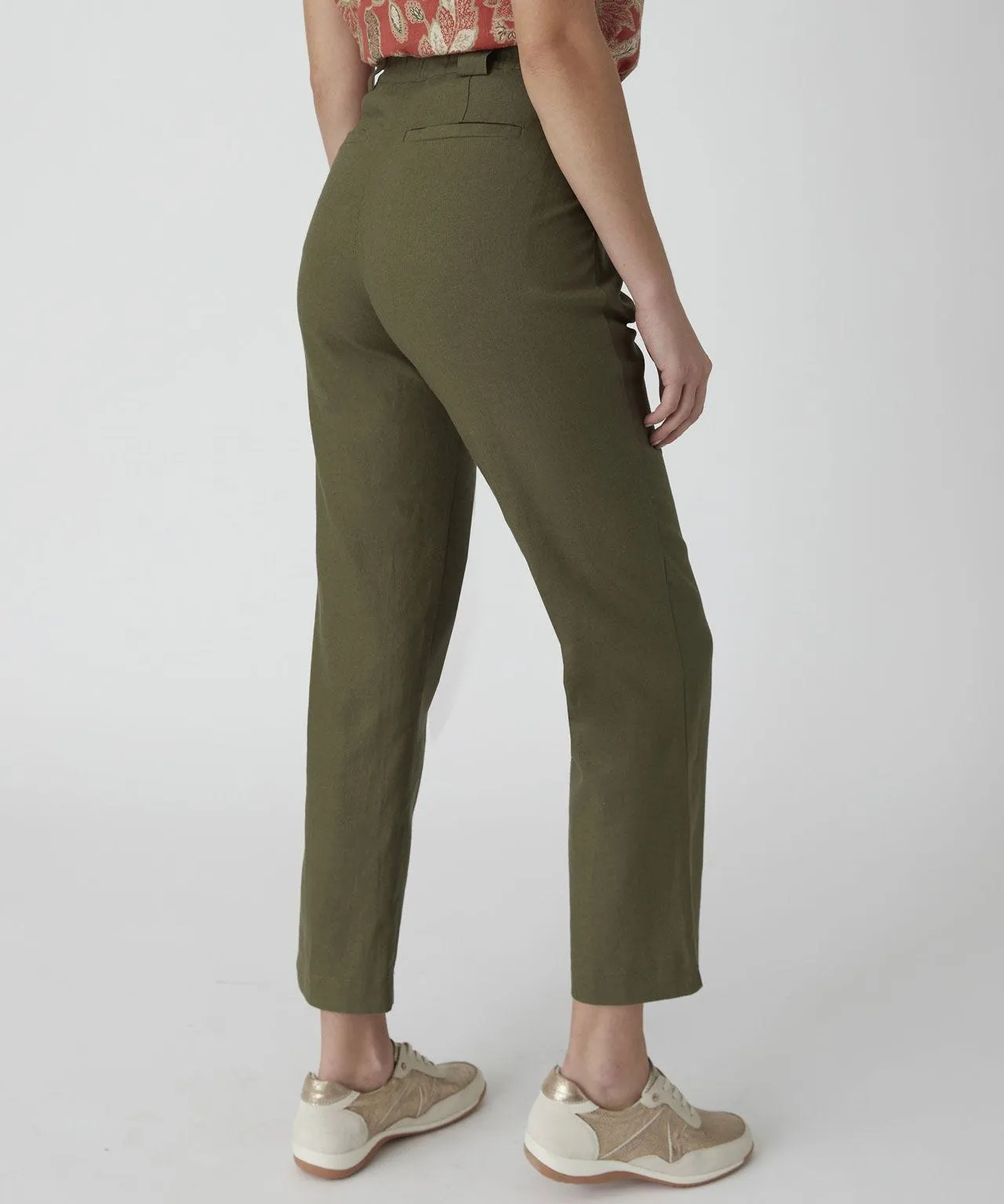 Chic Cropped Linen Trousers