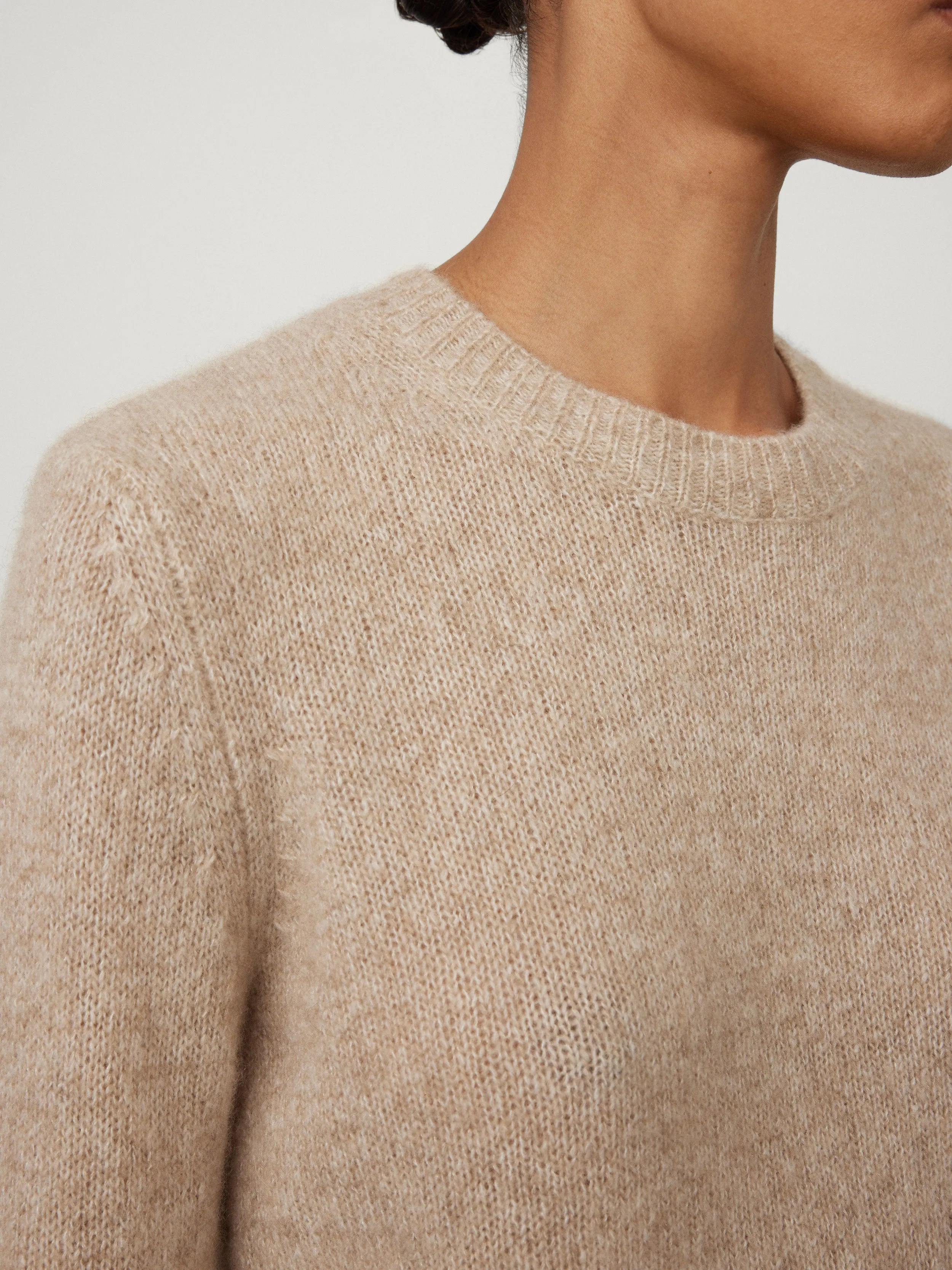 Mira Sweater - Stylish and Cozy Women's Knitwear for All Seasons