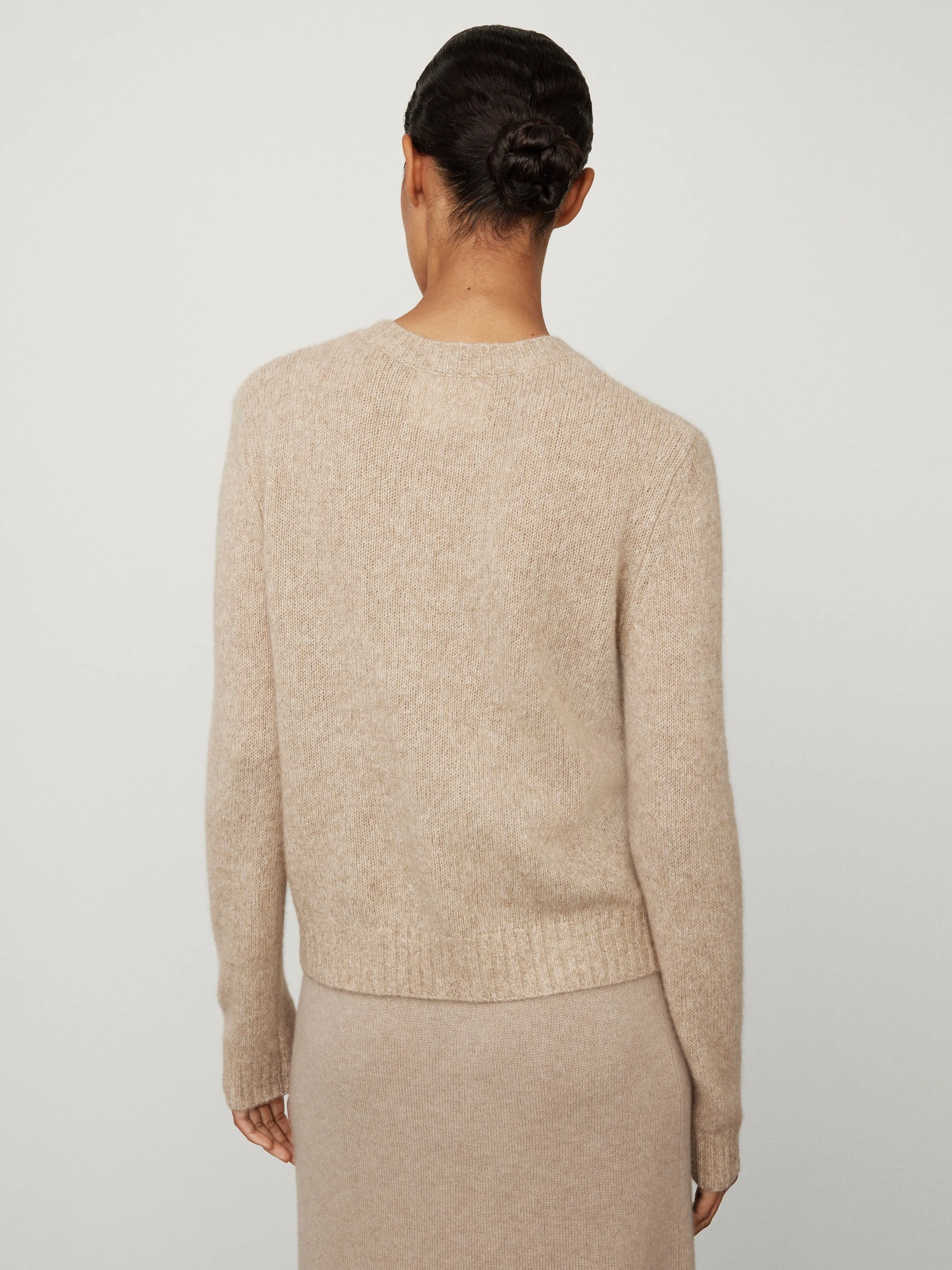 Mira Sweater - Stylish and Cozy Women's Knitwear for All Seasons