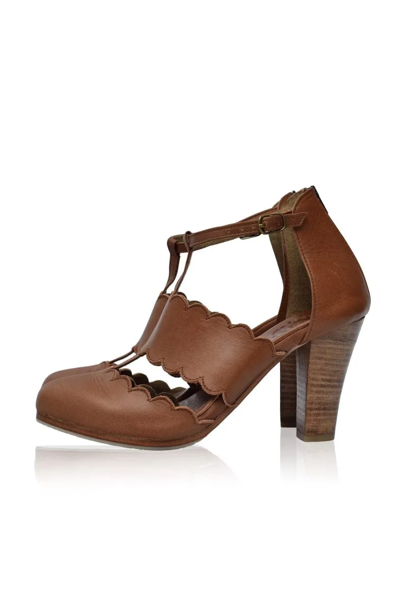 Vintage Camel Incognito Leather Heels