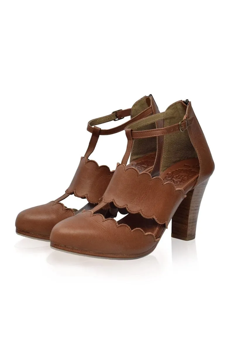 Vintage Camel Incognito Leather Heels