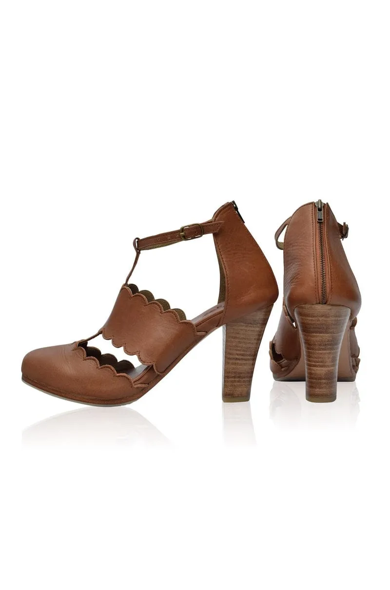 Vintage Camel Incognito Leather Heels