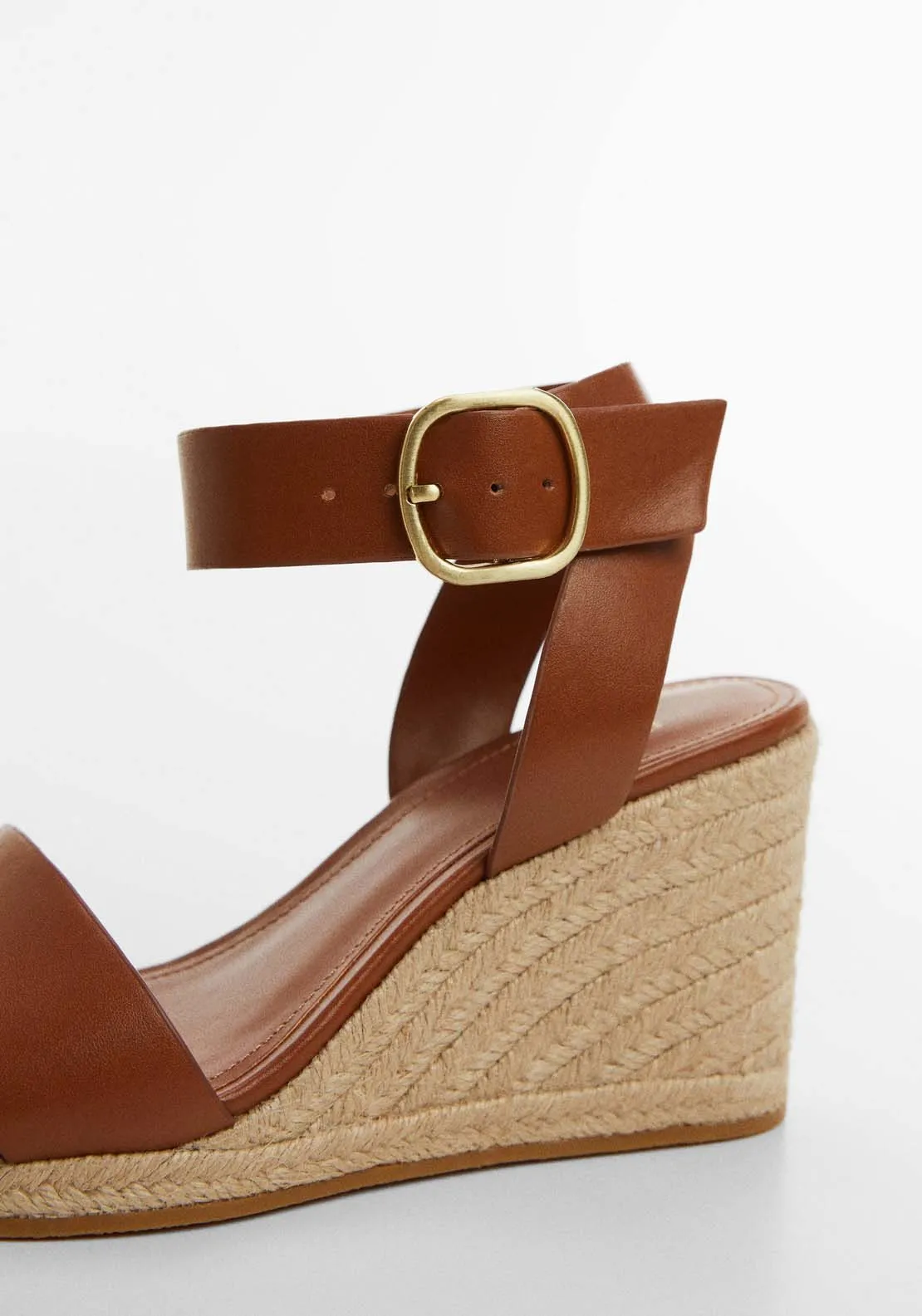 Wedge sandals with buckles